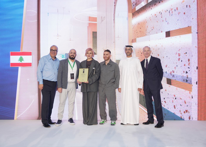 Carole Akkari receives in Dubai the Public Service Award for Interior Architecture